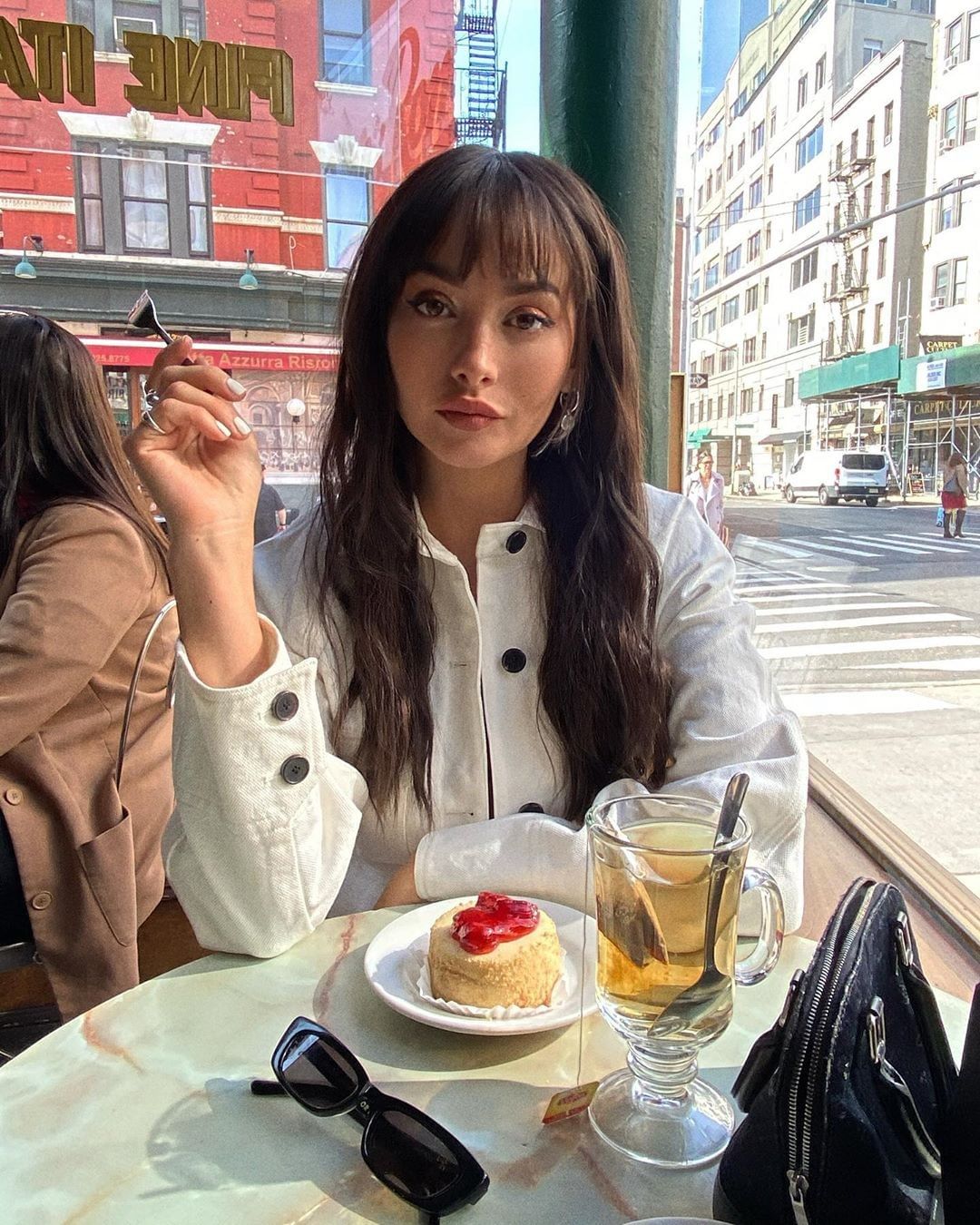 Υπάρχει κάποιο hairstyle που θα με κάνει να δείχνω 10 χρόνια νεότερη; Και όμως!