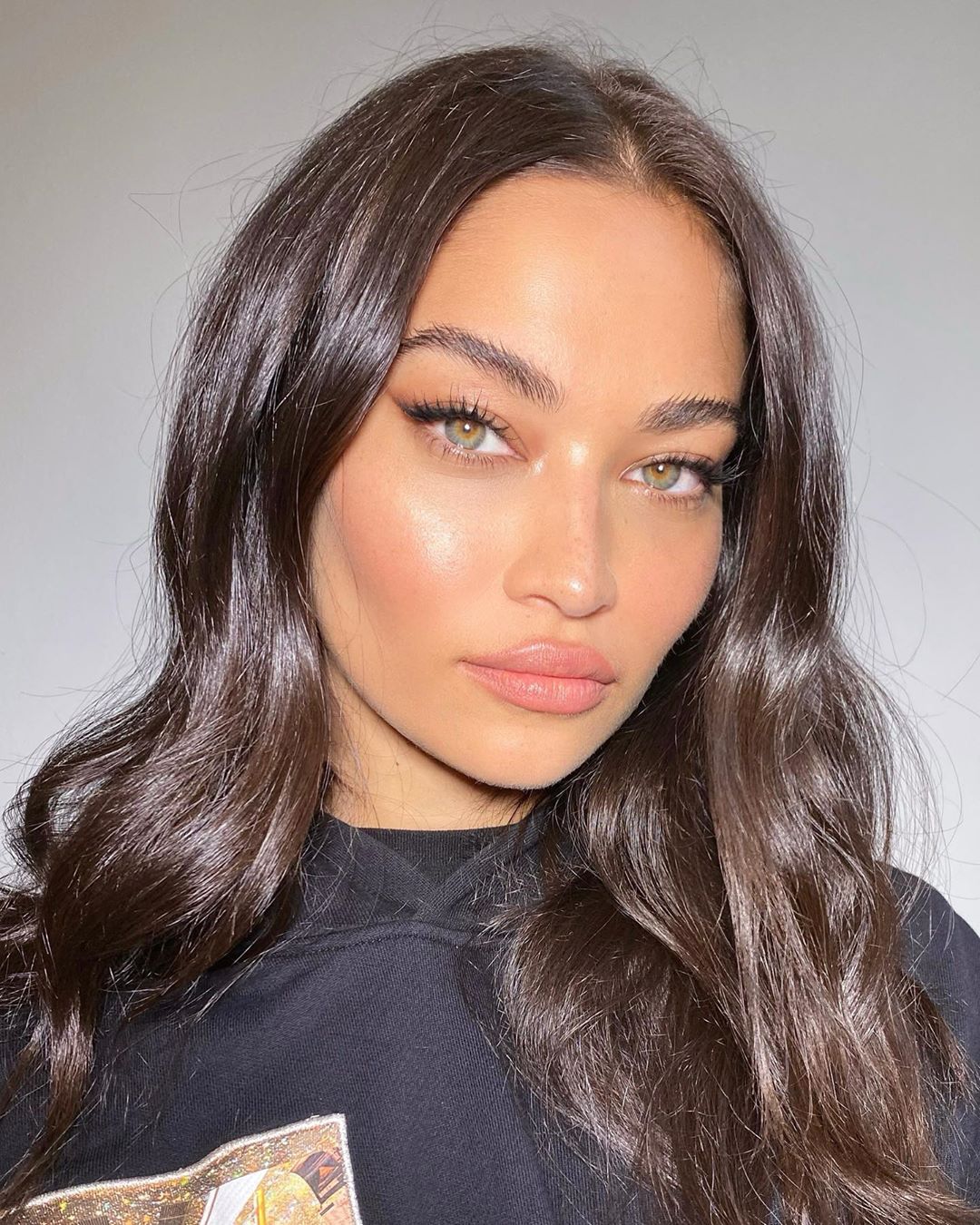 Skype meeting σε πέντε λεπτά; Οι κινήσεις ματ για να δείχνεις υπέροχη στην κάμερα