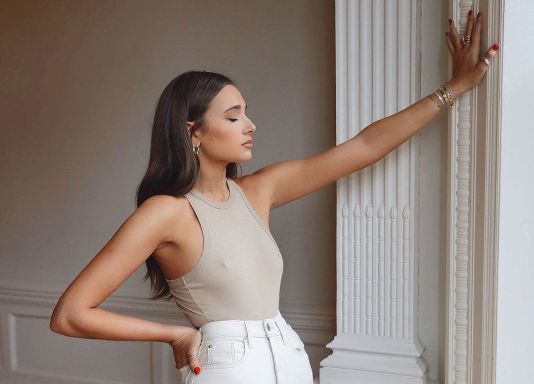 Racerback Top: Το μόνο basic top που χρειάζεσαι τώρα