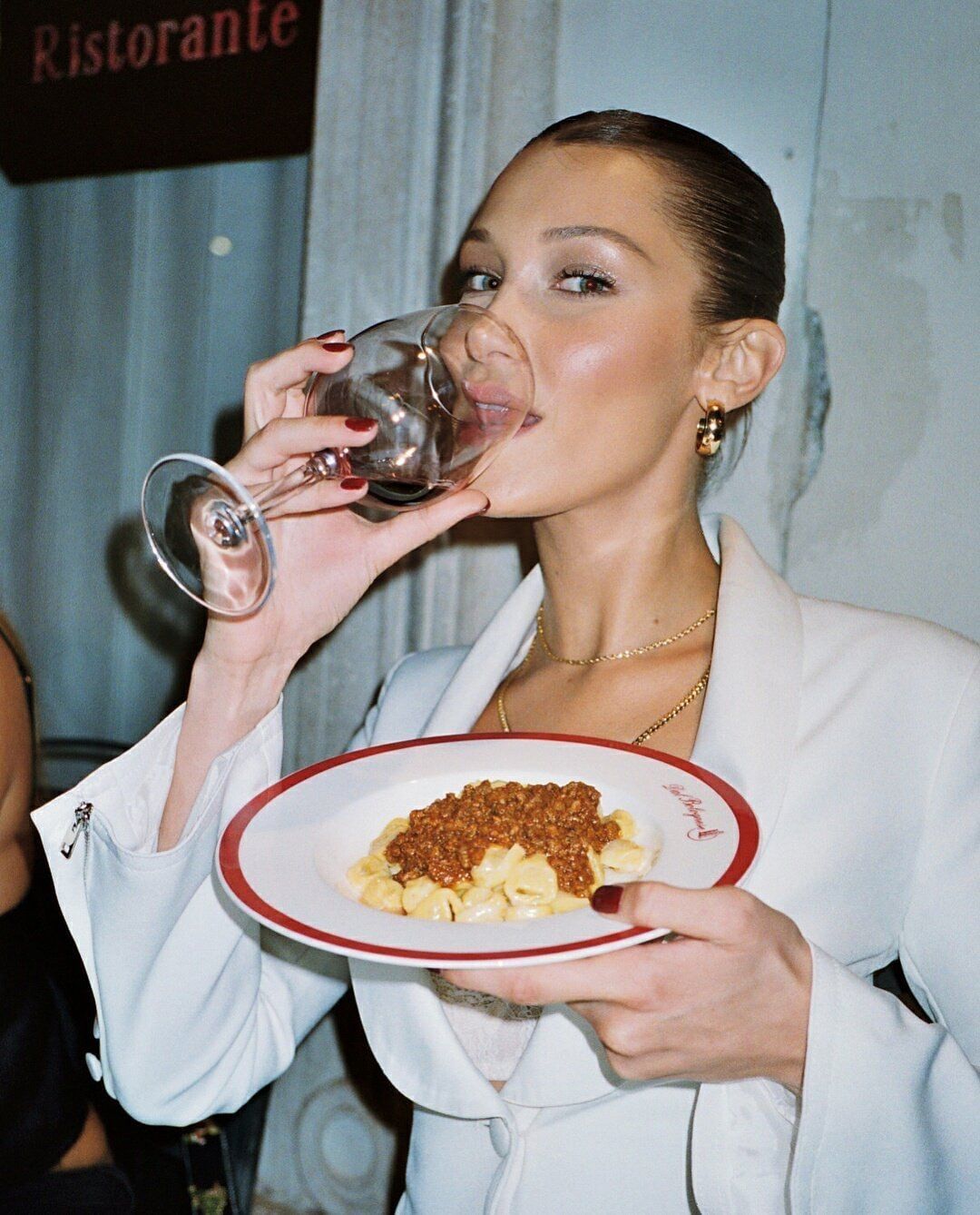 Σύνδρομο Νυχτερινής Υπερφαγίας: Τι ακριβώς είναι, γιατί προκαλείται και πώς θα το ξεπεράσεις άμεσα