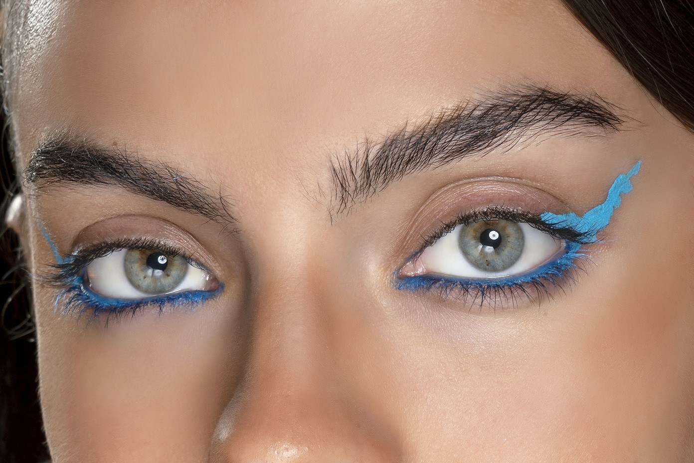 Πες ναι στο μπλε αιλάινερ