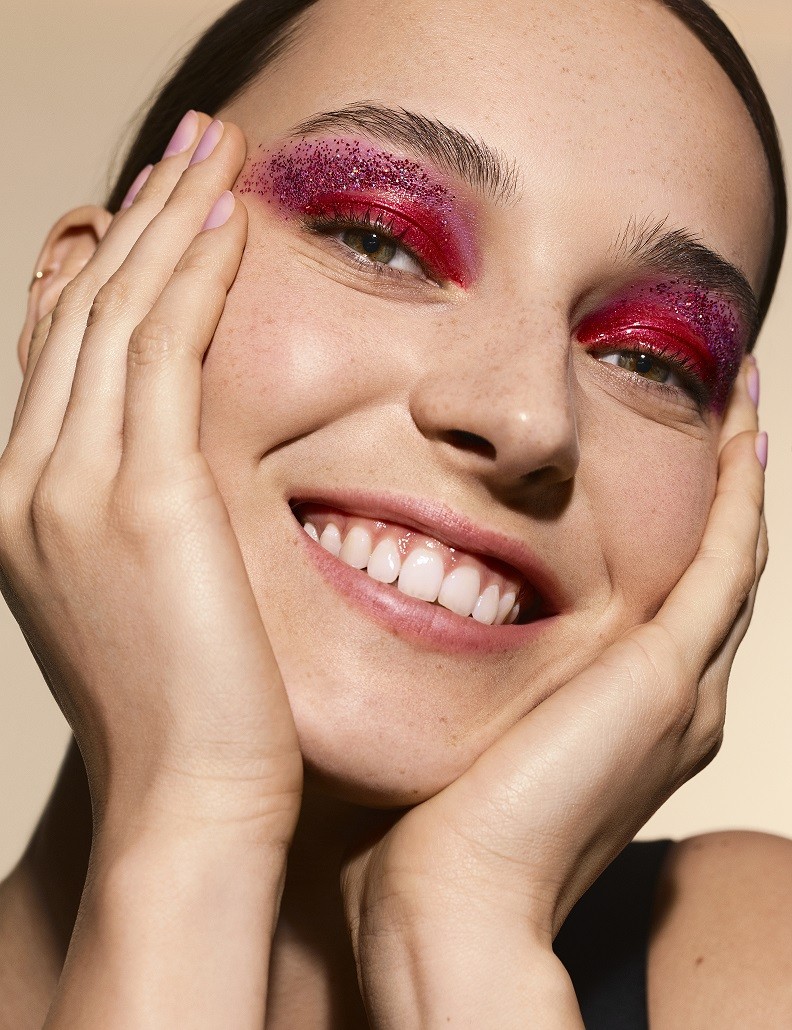 Euphoria look: Έτσι θα ξεφύγεις από τα «πολυφορεμένα» μακιγιάζ