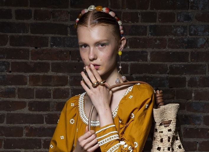 Zara, H&M, Mango, Marks & Spencer: 10 οικονομικά κομμάτια για να υποδεχτείς τον Ιούνιο με στυλ