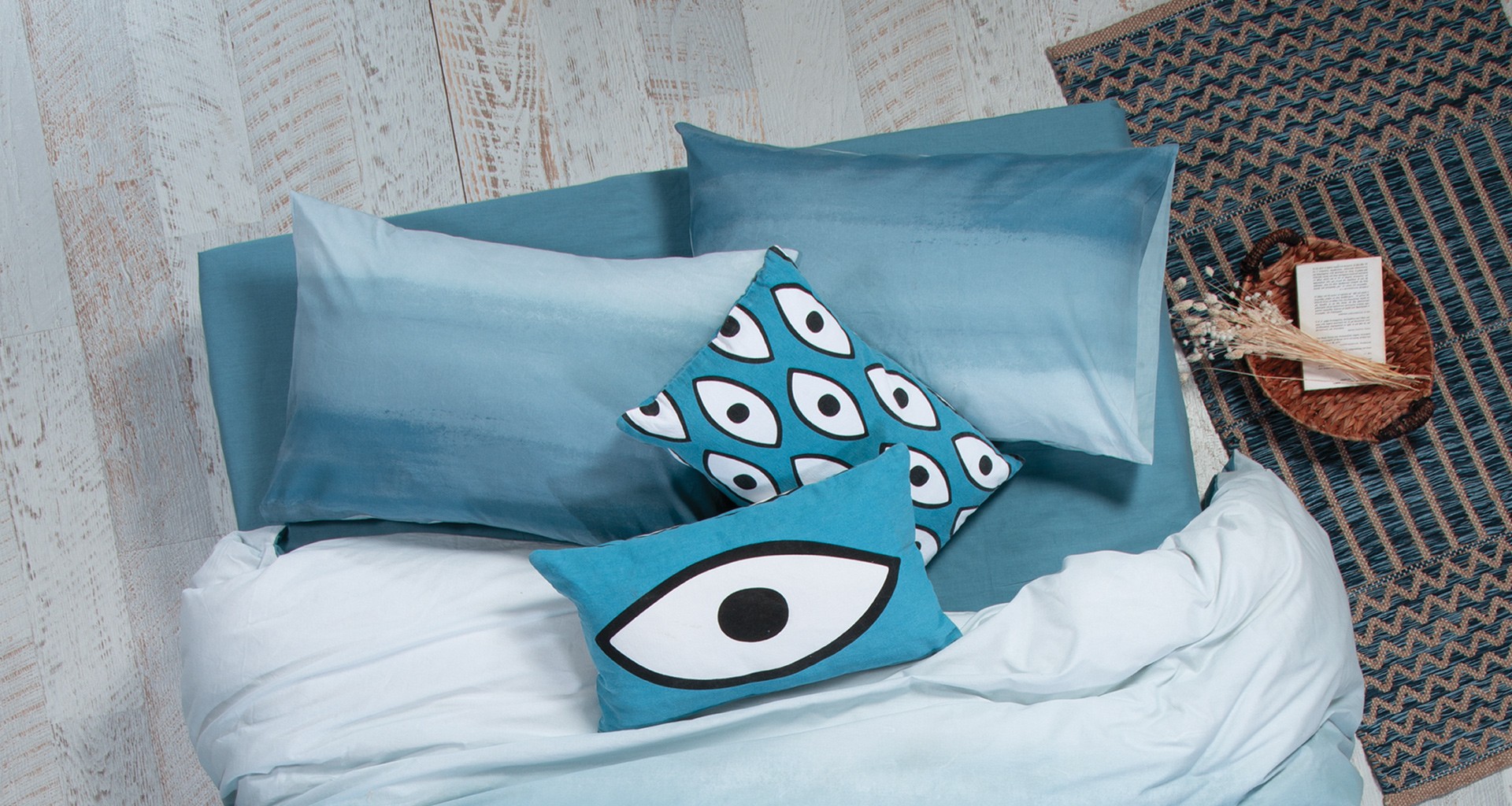 Διακοσμήστε το χώρο σας με μπλε πινελιές για το πιο καλοκαιρινό σκηνικό