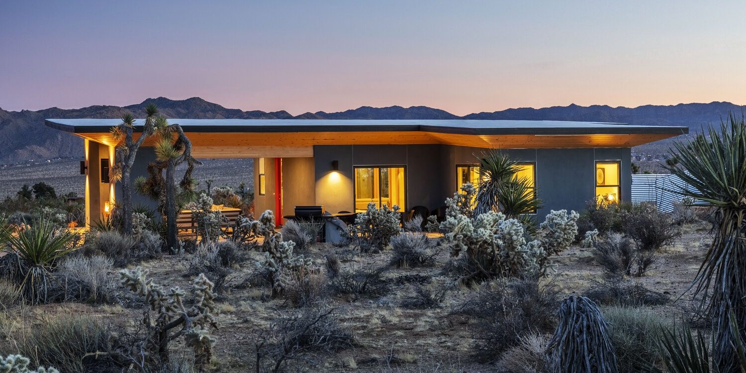 Μια μοντέρνα κατοικία γεμάτη μουσική στην ερημιά της στέπας