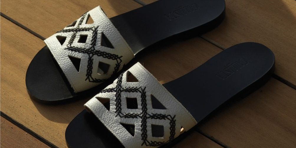 Τα grecian chic σανδάλια που ορίζουν το καλοκαιρινό στυλ μας