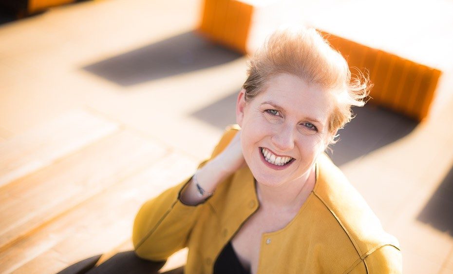 «Tα βιβλία γεννούν ιδέες»: Διαβάστε τη συνέντευξη της Clare Mackintosh στο ELLE