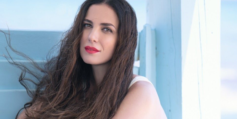 Απολαμβάνουμε την πανσέληνο του Αυγούστου με τη Φωτεινή Δάρρα