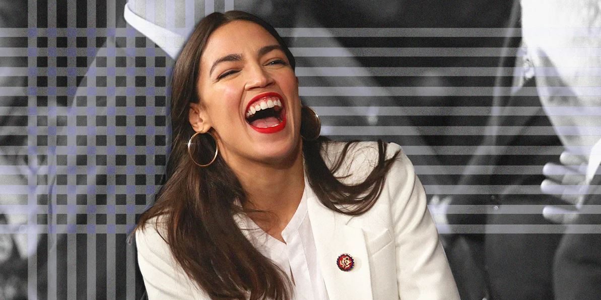 Η πολιτικός Alexandria Ocasio Cortez σπάει τους κανόνες και κάνει βίντεο μακιγιάζ