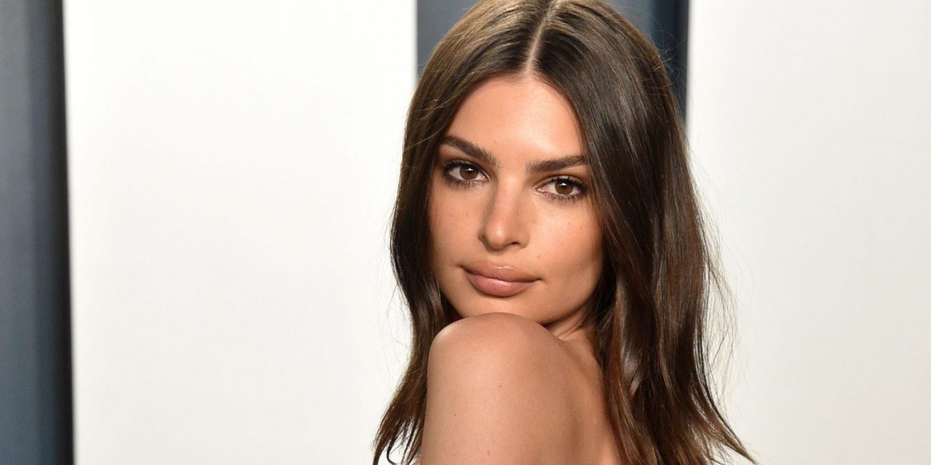 Γιατί η Emily Ratajkowski φοράει κραγιόν στη μύτη;