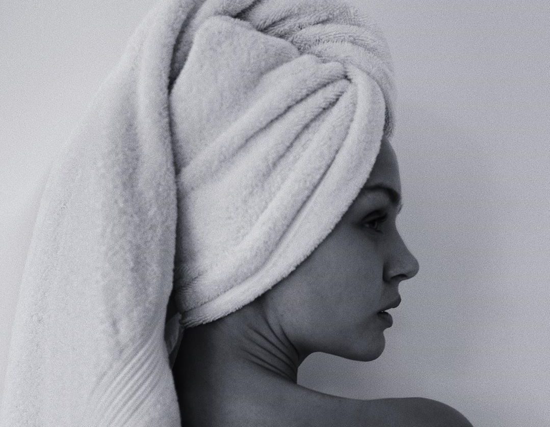 Ενυδάτωση & Καθαρισμός μετά τις διακοπές: Όλα όσα πρέπει να ξέρεις