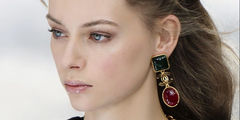 4 must τρόποι να εφαρμόσεις τον ορό προσώπου