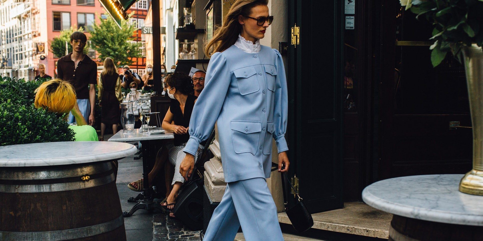 13+1 street style looks μετατρέπουν τα κοστούμια σε Νο1 επιλογή για τώρα (για αύριο, για πάντα!)