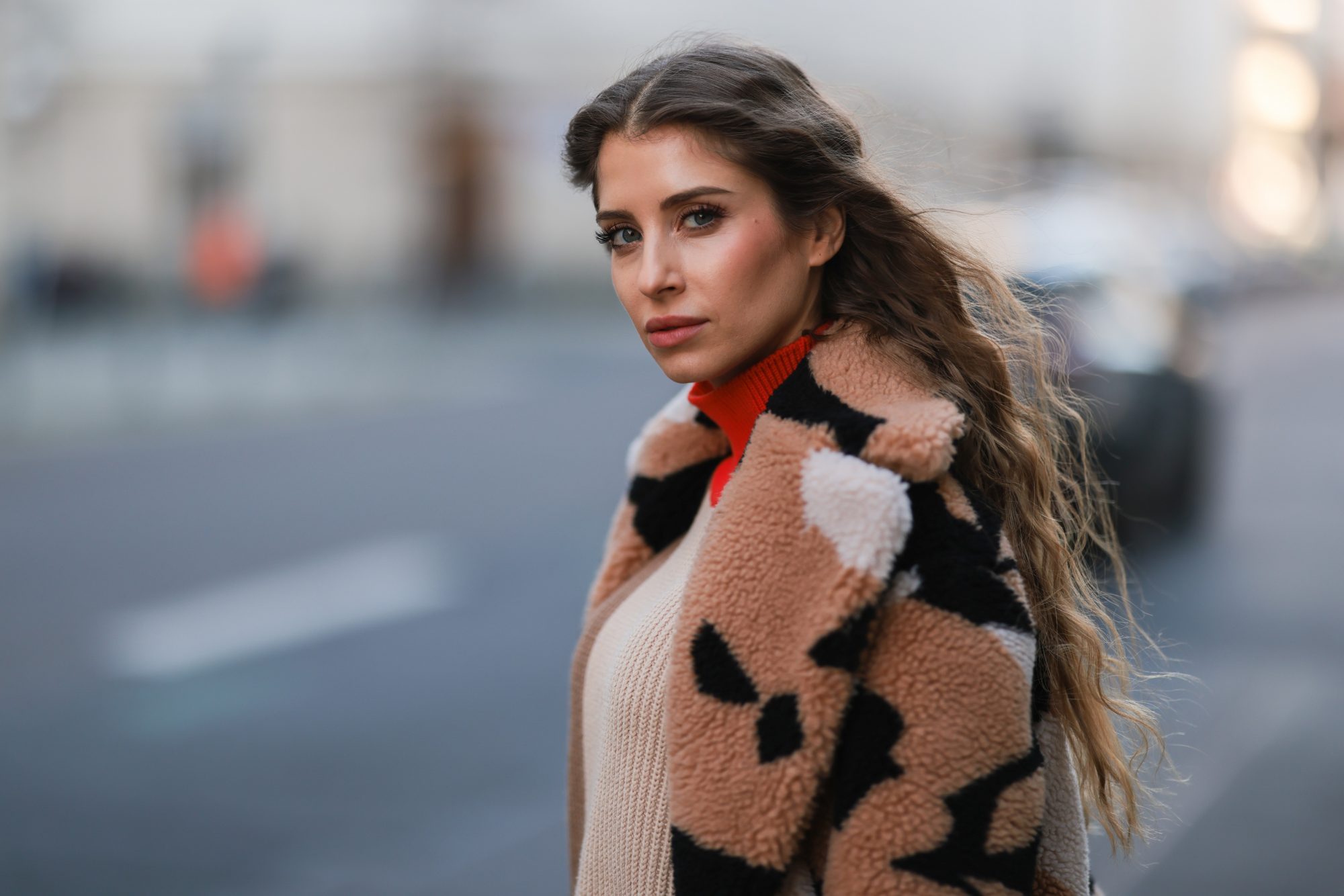 8 απλά χτενίσματα που κάνουν συχνά οι αγαπημένες μας influencers και μας «έψησαν»