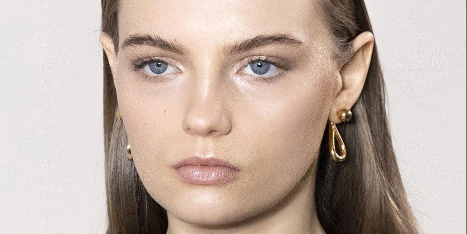 Το προϊόν καθαρισμού που επιλέγουν οι beauty editors με... κλειστά μάτια