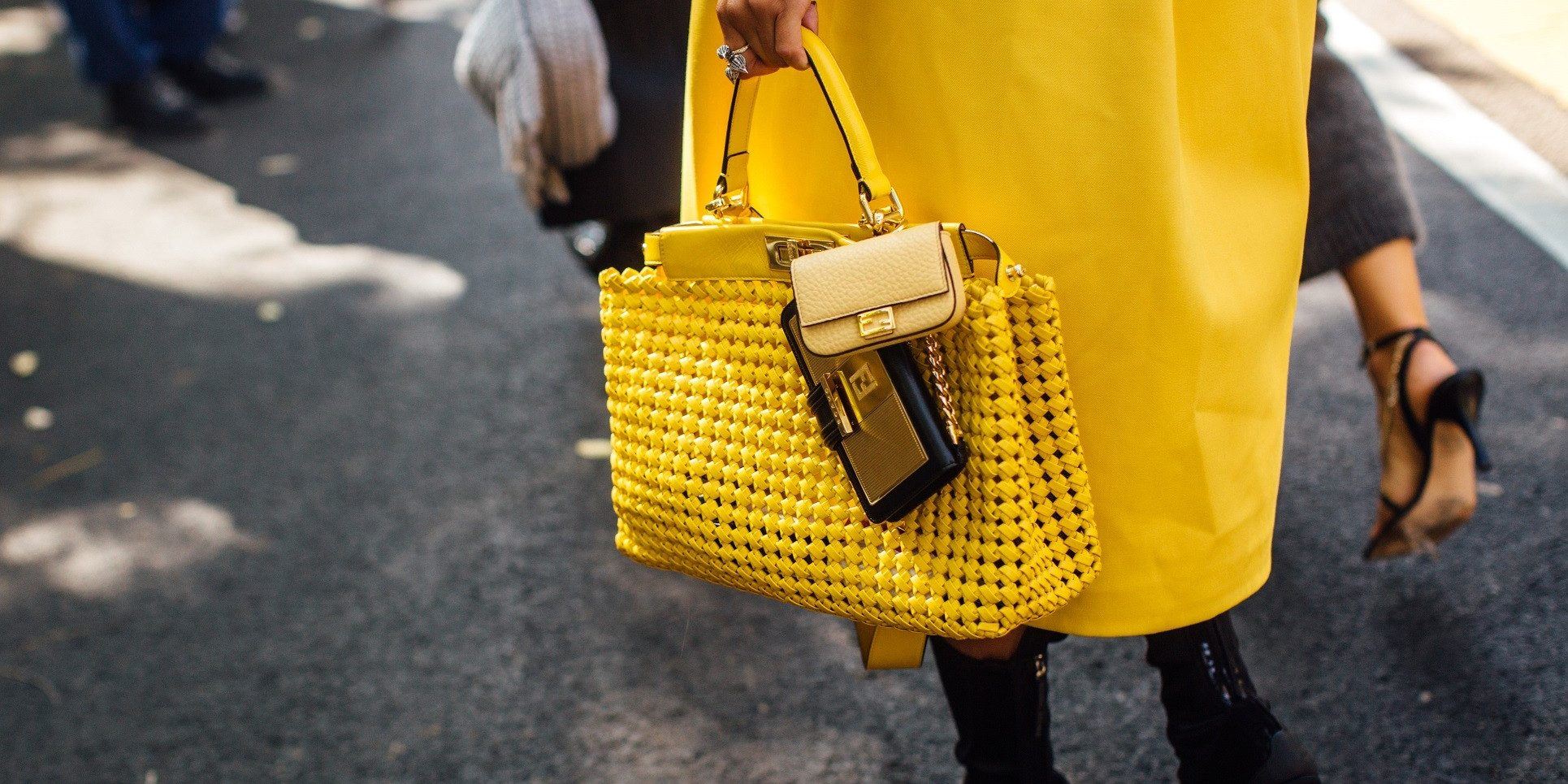 Οι τσάντες που πρωταγωνιστούν τώρα στο street style