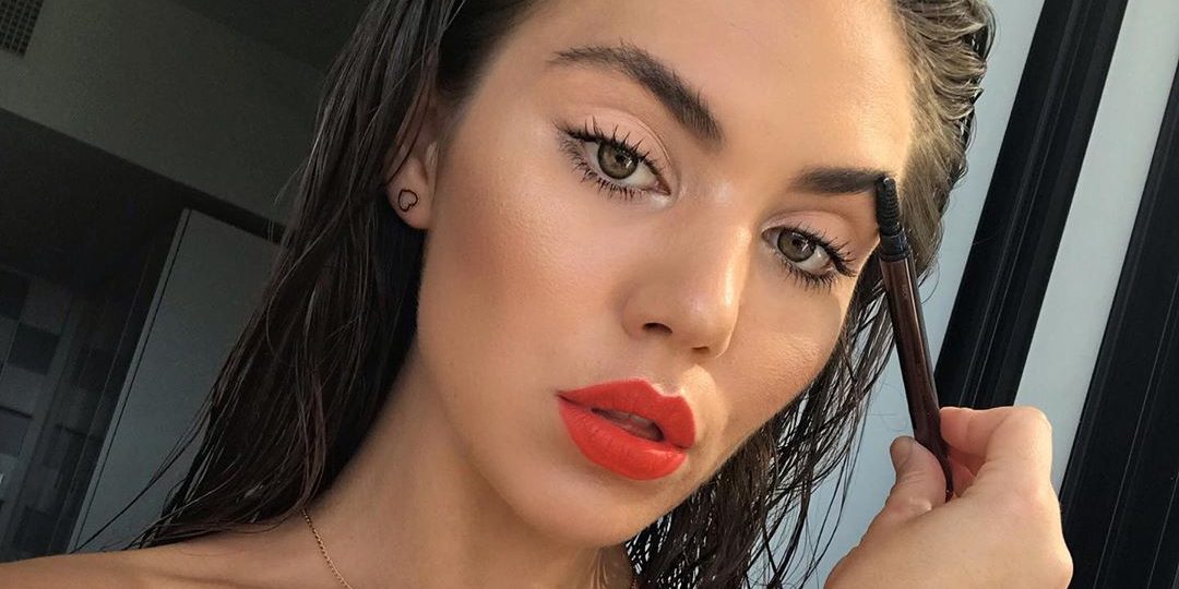 4 βασικά λάθη που κάνεις με τα φρύδια σου και σου προσθέτουν χρόνια