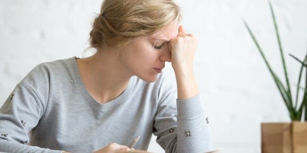 Είσαι συνέχεια κουρασμένη; Μην το αγνοείς ως «φυσιολογικό» γιατί δεν είναι!