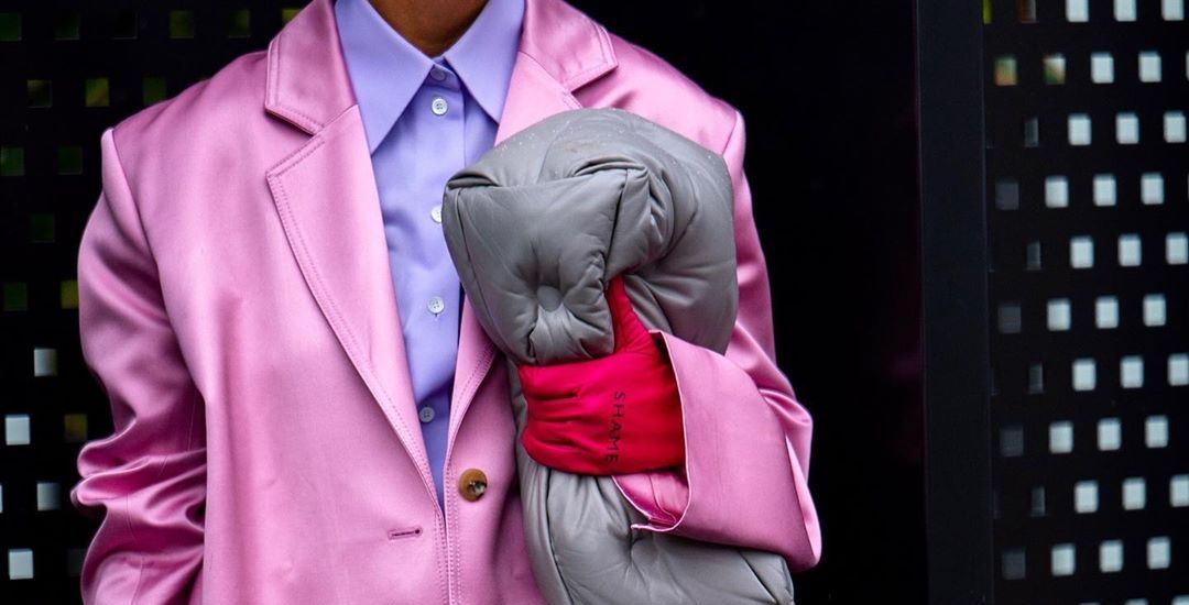12 υπέροχα street style looks γιατί όλες χρειαζόμαστε λίγη χρωματοθεραπεία τώρα!