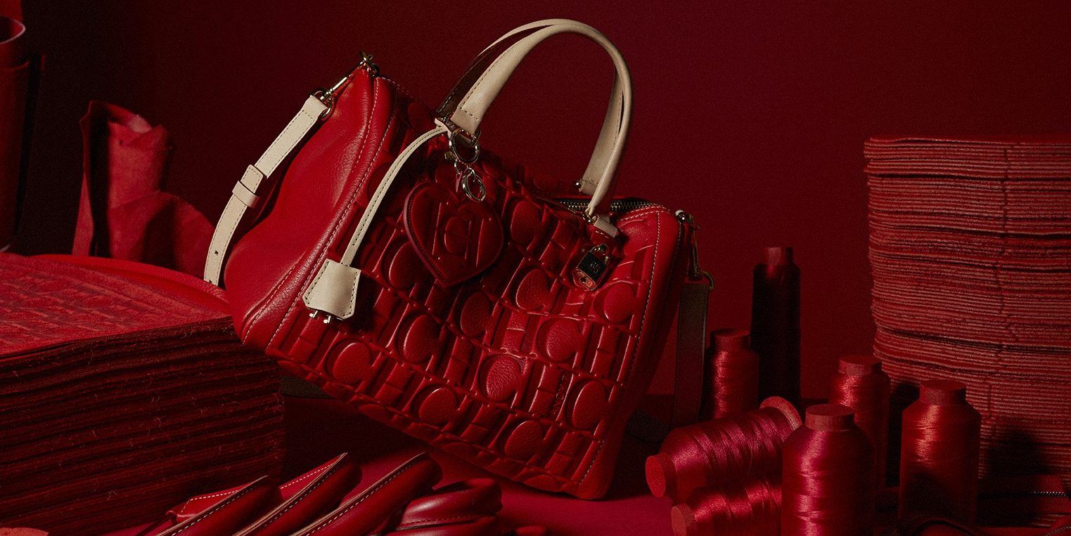 Ο οίκος Carolina Herrera στηρίζει τον αγώνα κατά του Covid-19 με κάθε αγορά σας