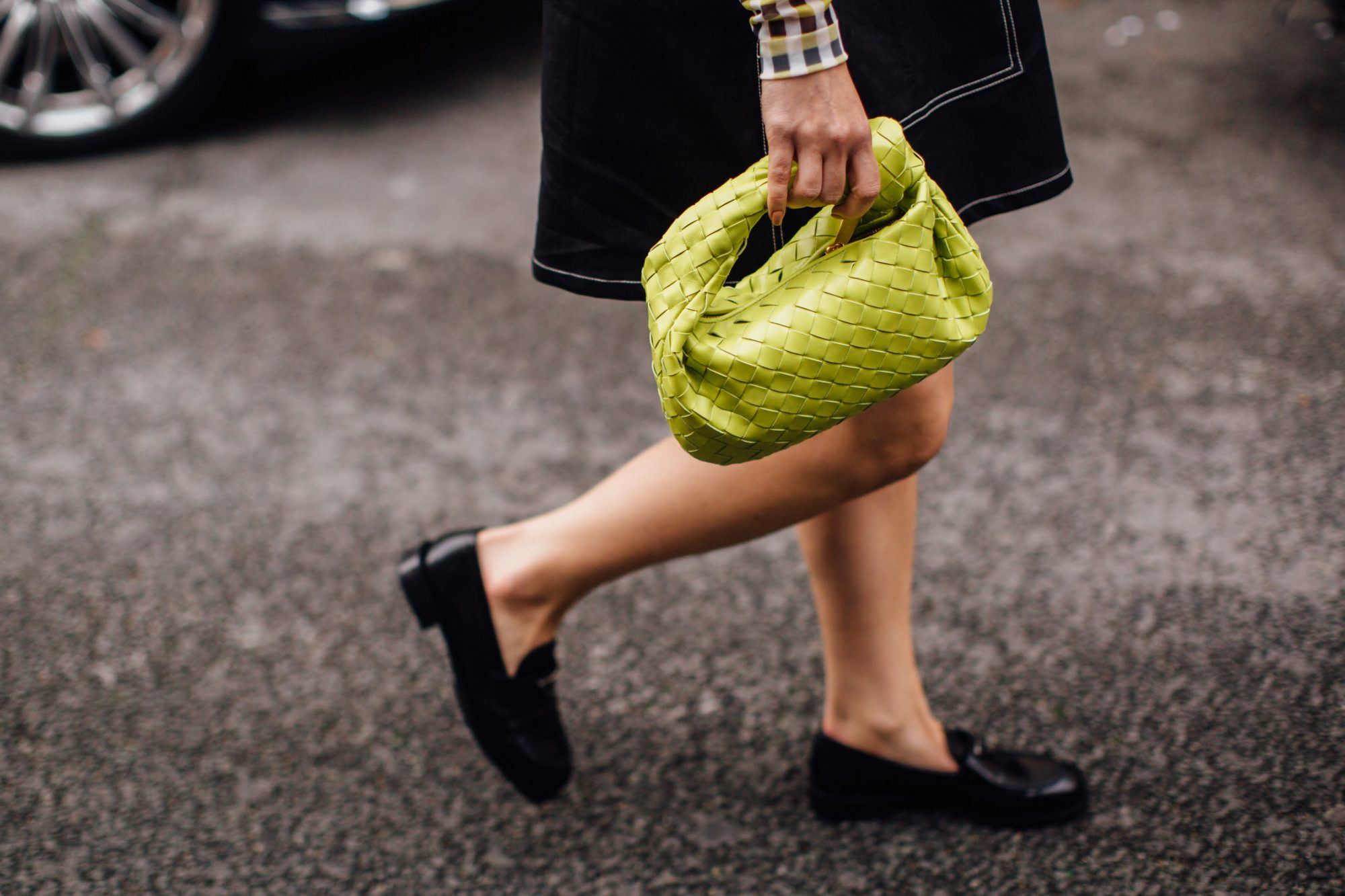 Pop Of Color: Το αξεσουάρ που υπόσχεται να βγάλει όλα τα look σου από την «basic zone»