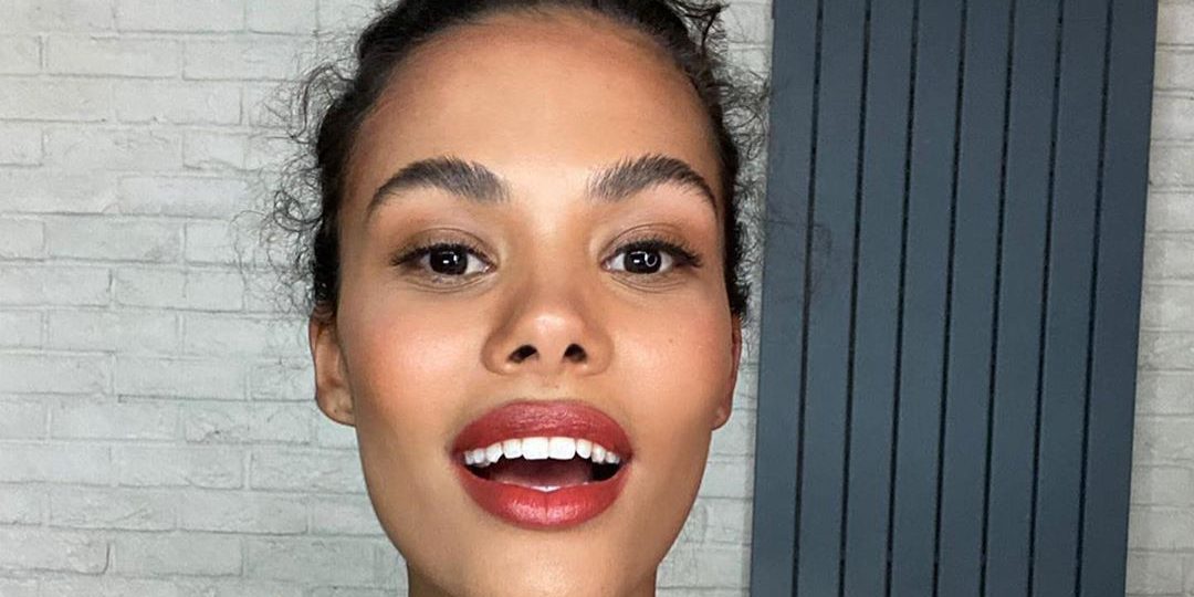 Αυτά τα χρώματα είναι τάση τώρα στα κραγιόν