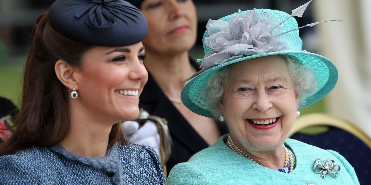 Βασιλικό φάουλ: Ο χρυσός κανόνας της βασίλισσας που παραβίασε η Kate Middleton