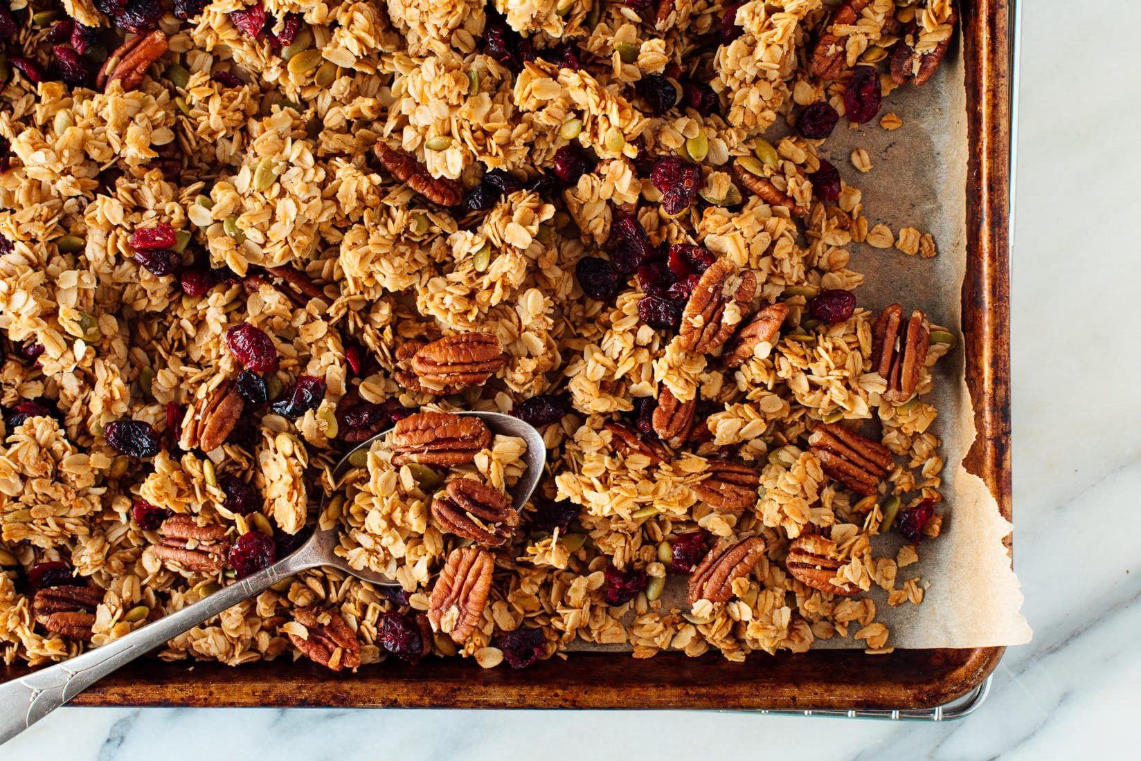 Φτιάξαμε σπιτική granola με 217 θερμίδες ΜΟΝΟ!