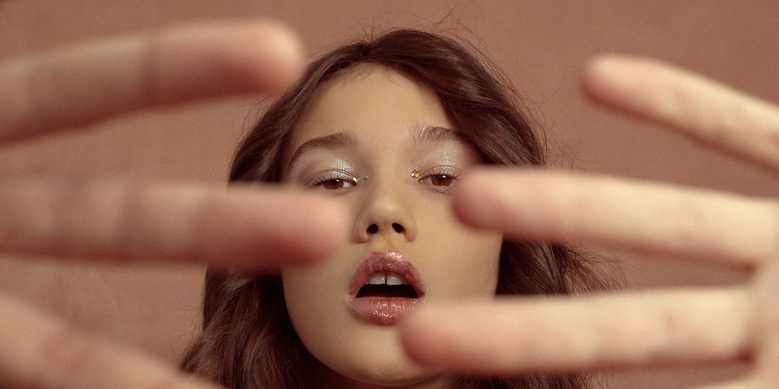 To YouTube κανάλι που εμπιστευόμαστε για το μακιγιάζ μας