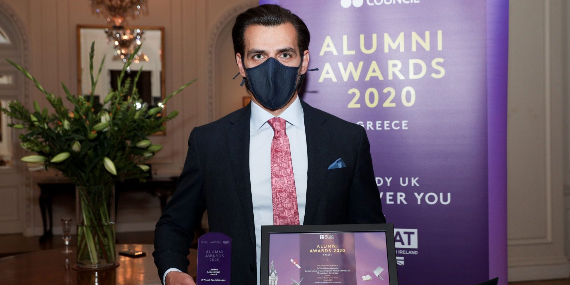 Το Κορυφαίο Βραβείο «Lifetime Achievement Award» του Βρετανικού Συμβουλίου Απονεμήθηκε για Πρώτη Φορά στην Ελλάδα στον Δρ. Βασίλη Γ. Αποστολόπουλο