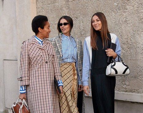 Zara, Mango, Bershka, H&M: 10 low-budget κομμάτια για να ξεκινήσει η εβδομάδα με στυλ