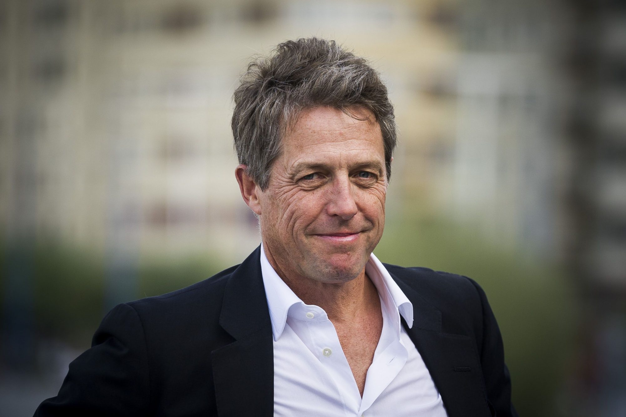 Hugh Grant: Αυτή είναι η αγαπημένη του ρομαντική ταινία (σίγουρα όχι αυτή που περιμέναμε!)