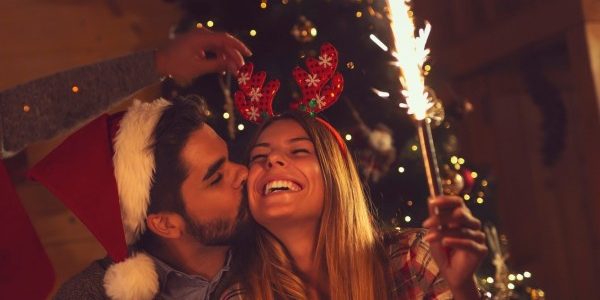 Γιατί φιλιόμαστε κάτω από το γκι τα Χριστούγεννα;
