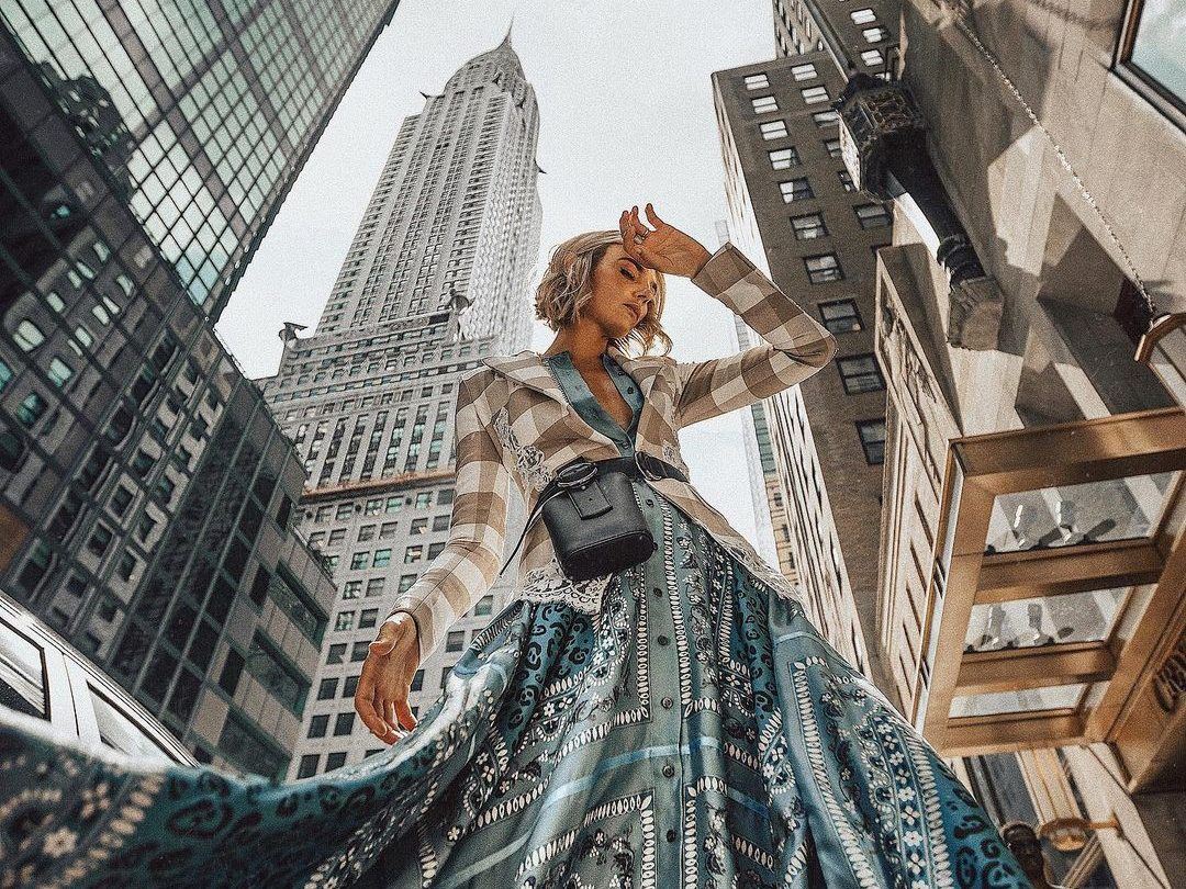 Αυτά τα printed dresses μόνο βαρετά δεν τα λες!