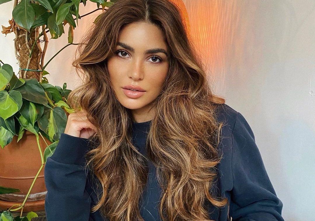 Negin Mirsalehi: Αυτά είναι τα 6 items που έχει πάντα στην τσάντα της