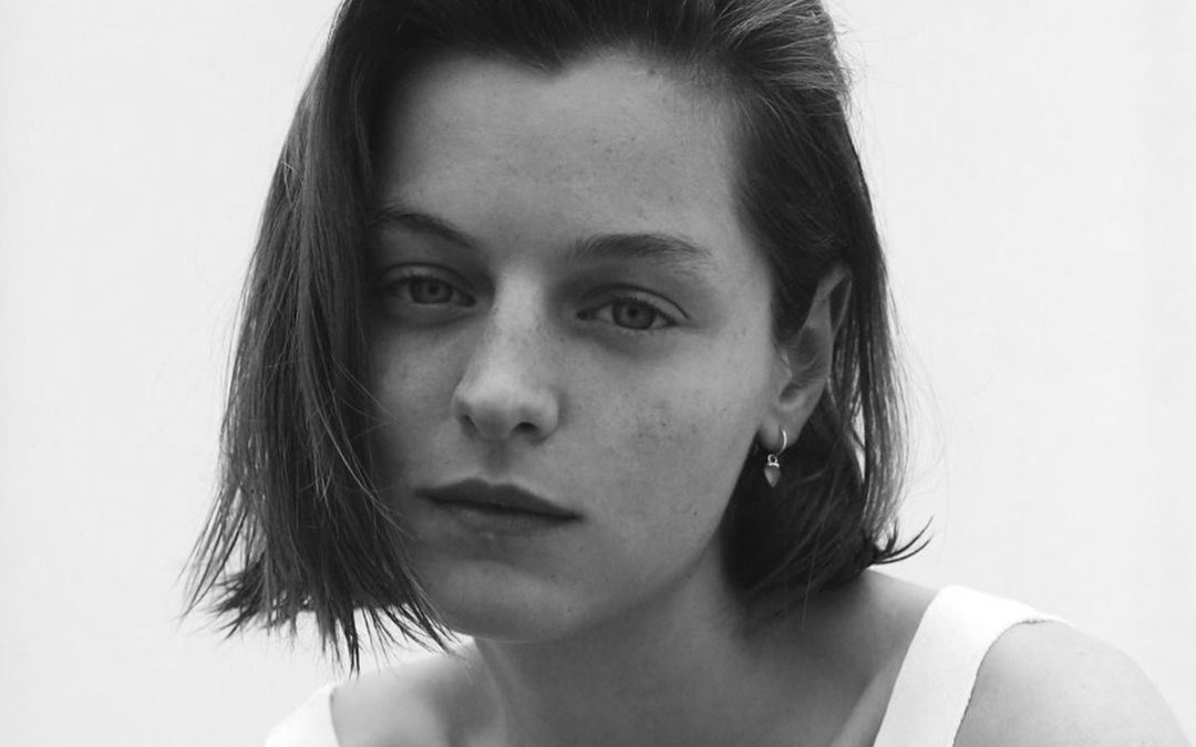 Αυτό είναι το νέο επαγγελματικό βήμα της Emma Corrin