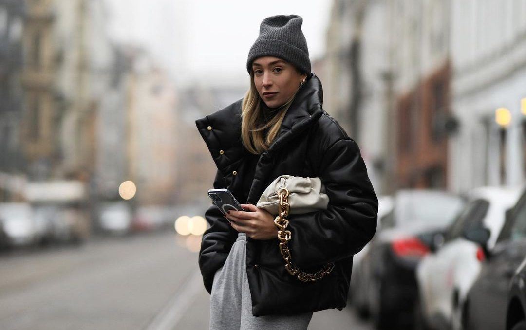 Το puffer jacket είναι το πανωφόρι που φοράμε τώρα ξανά και ξανά
