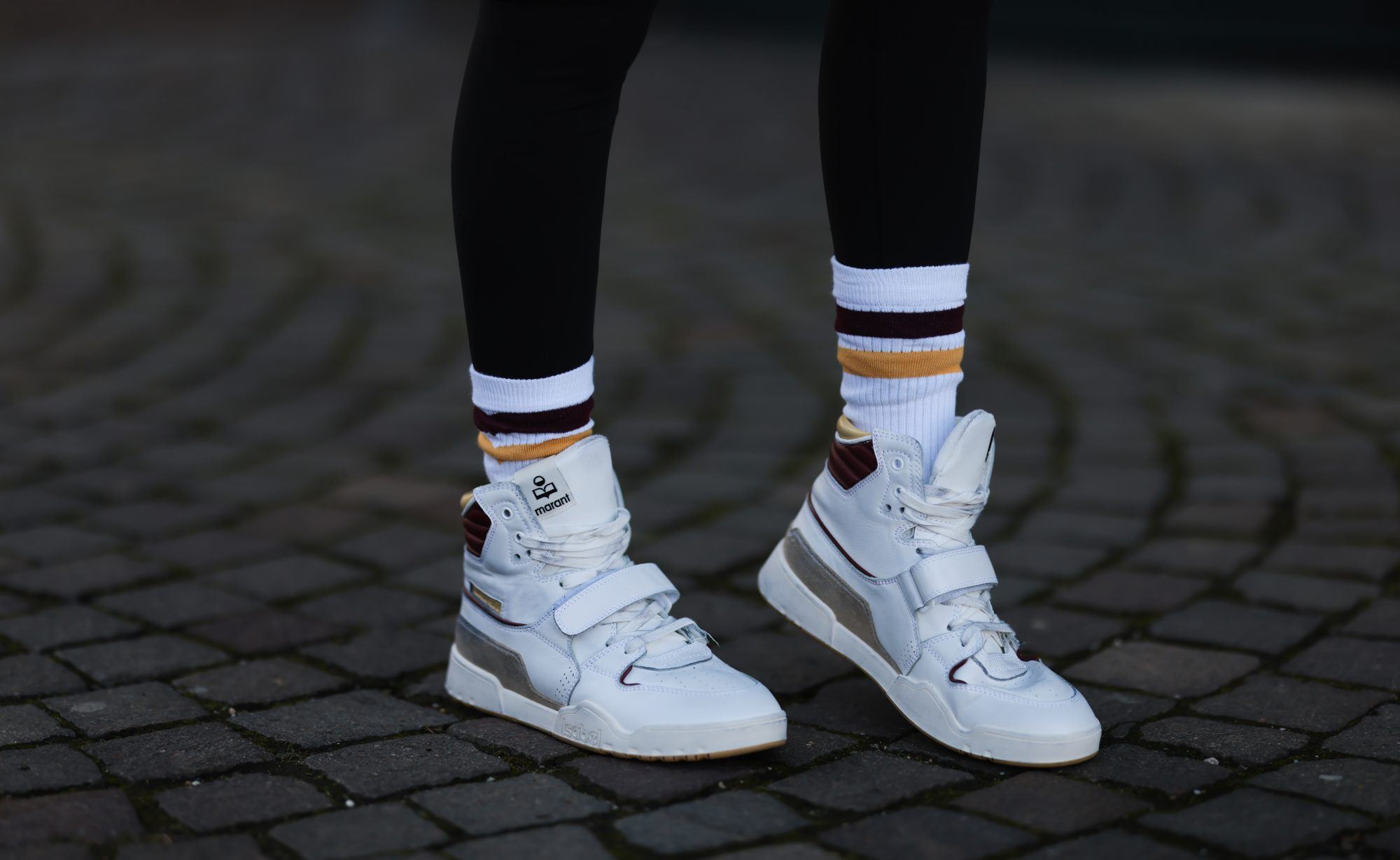 8 λευκά sneakers που όλες πρέπει να έχουμε στη συλλογή μας