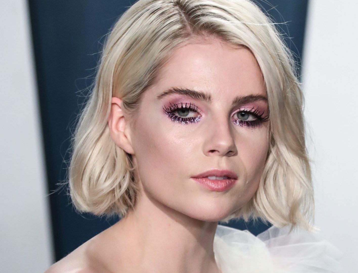 Η Lucy Βoynton λατρεύει το face roller, την μπλε μάσκαρα και τα χαλαρωτικά ντουζ