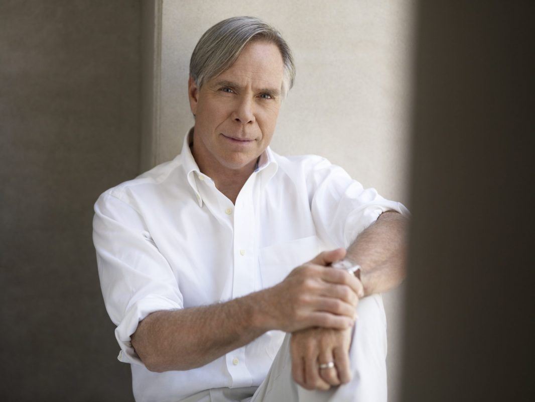 Ο Tommy Hilfiger κάνει τα επόμενα βήματα προς τη μακροπρόθεσμη εκπροσώπηση των μειονοτήτων