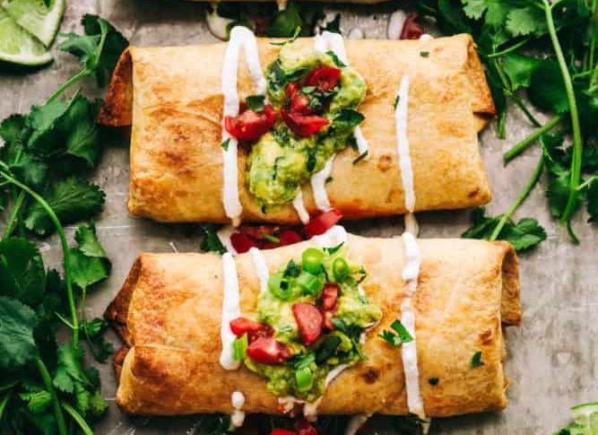 Αυτά τα σπιτικά chimichangas μας ταξιδεύουν στο Μεξικό