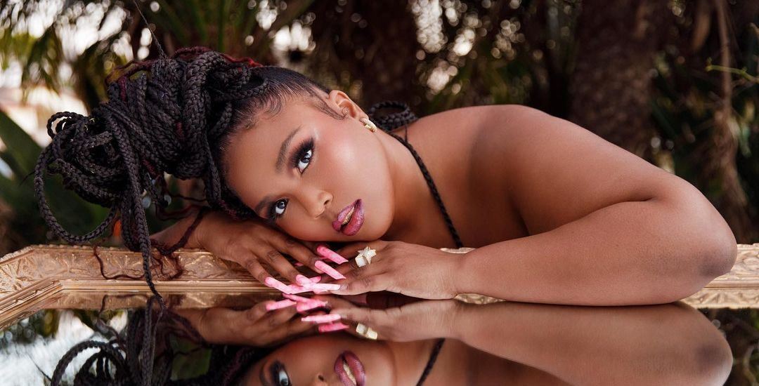 Lizzo: Οι βλεφαρίδες που απογείωσαν το look της στα βραβεία Grammy κοστίζουν μόλις €7