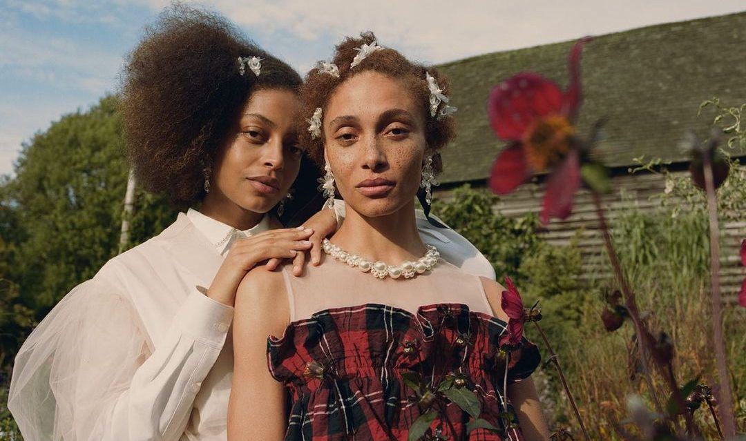 Simone Rocha x H&M: 10+1 κομμάτια που ξεχωρίζουμε από την πολυαναμενόμενη συλλογή