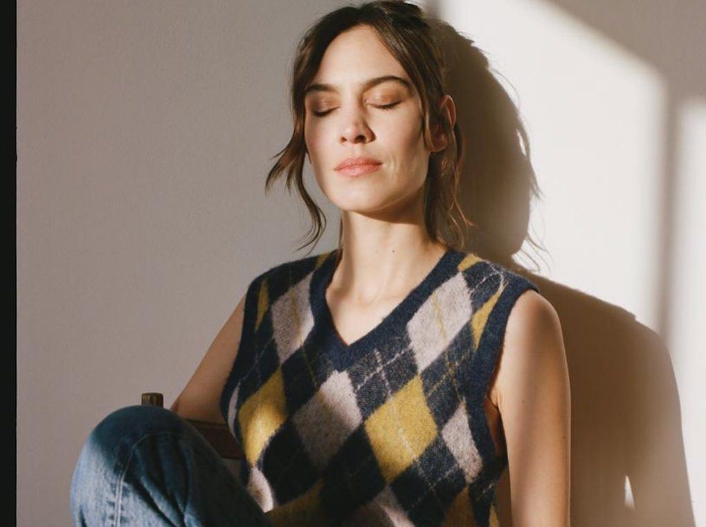 Alexa Chung: 5 must κομμάτια για να αντιγράψεις το στυλ της με απόλυτη επιτυχία