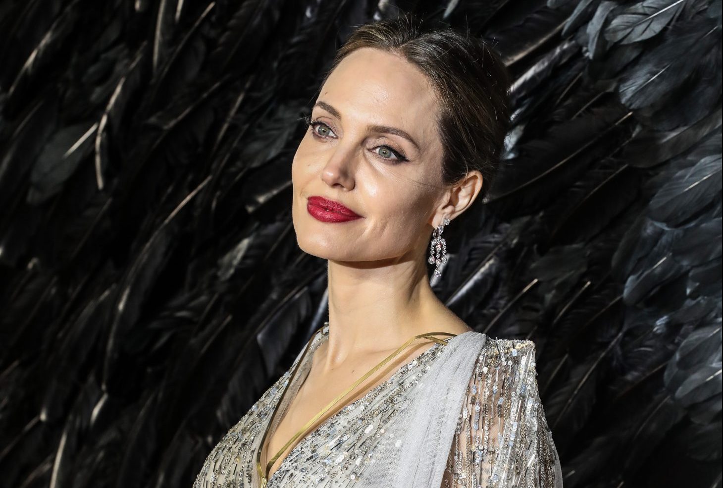 Angelina Jolie: Ο δερματολόγος της αποκάλυψε τα μυστικά της για αλαβάστρινο δέρμα