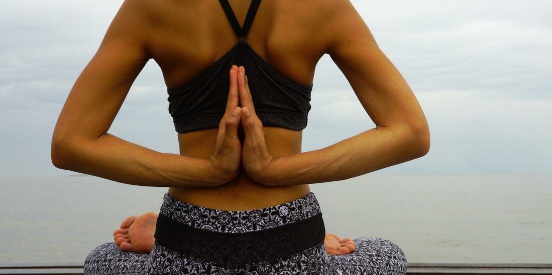 Η μοναδική στάση yoga που χρειάζεσαι για έναν πραγματικά ξεκούραστο ύπνο