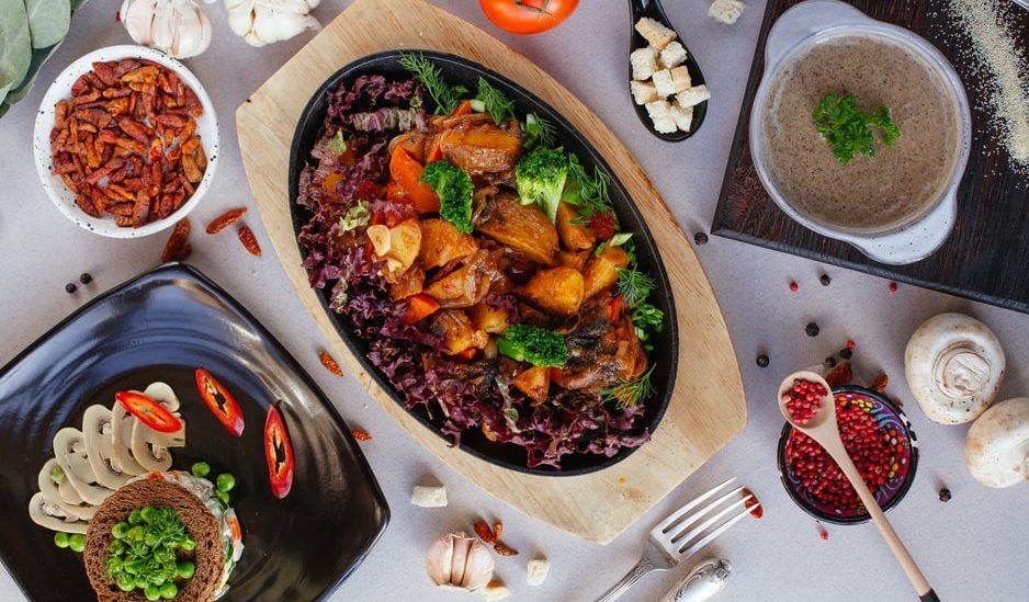 5 vegan μαγαζιά με delivery που λατρεύουμε για μια «εναλλακτική» Τσικνοπέμπτη