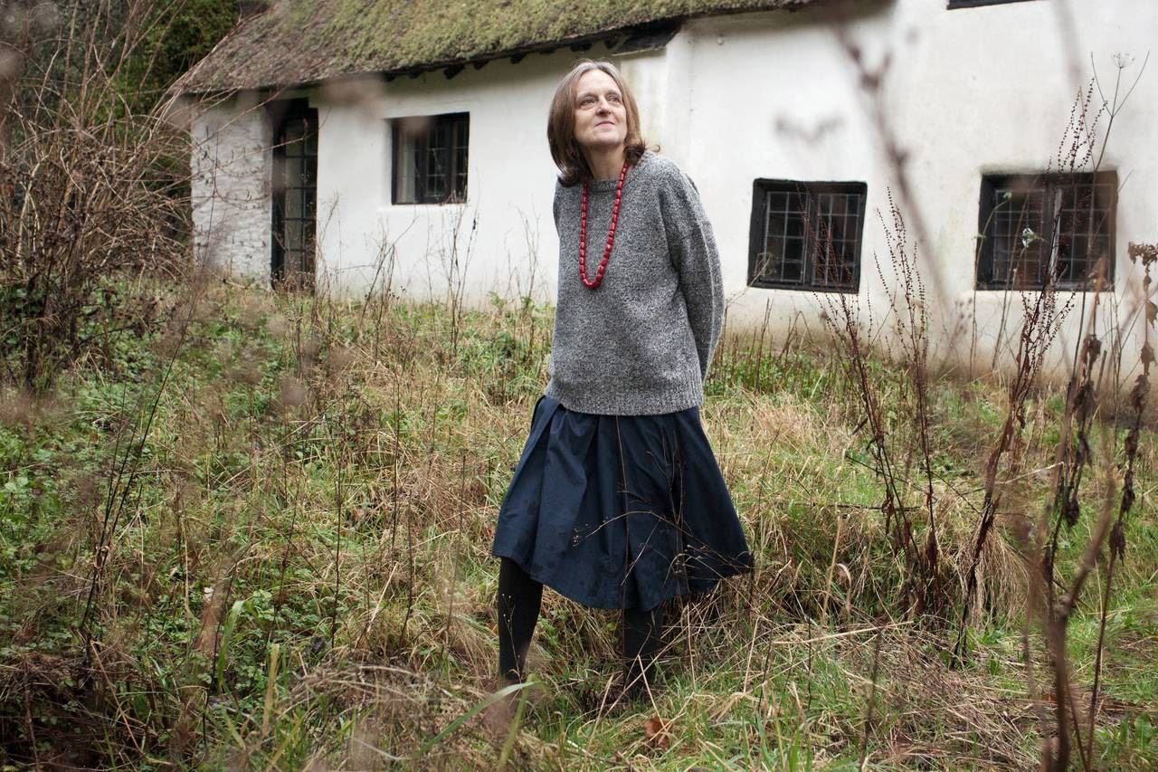 Η συγγραφέας Tessa Hadley πιστεύει ότι «Η ιστορία της ανισότητας μεταξύ των δύο φύλων ρίχνει τη μεγάλη σκιά της ακόμη και σήμερα στη λογοτεχνία»