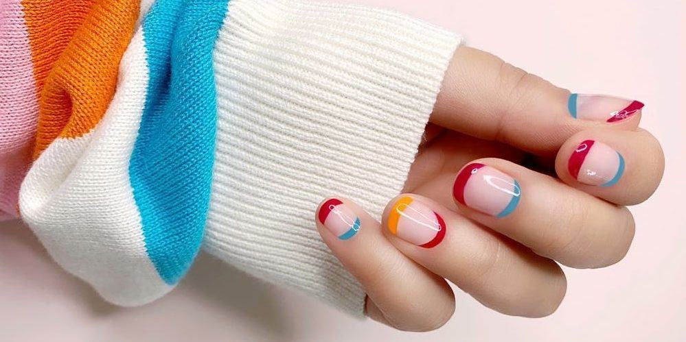 7 nail trends που μας φέρνουν πιο κοντά στο καλοκαίρι