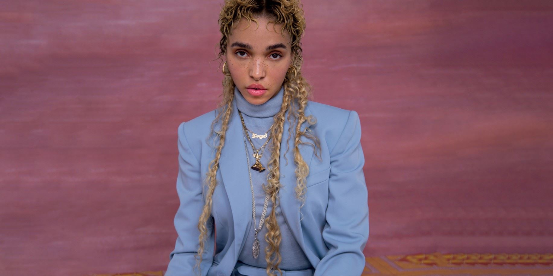 H FKA Twigs μιλά αποκλειστικά στο ELLE Απριλίου: «Το ότι είμαι ζωντανή είναι θαύμα»